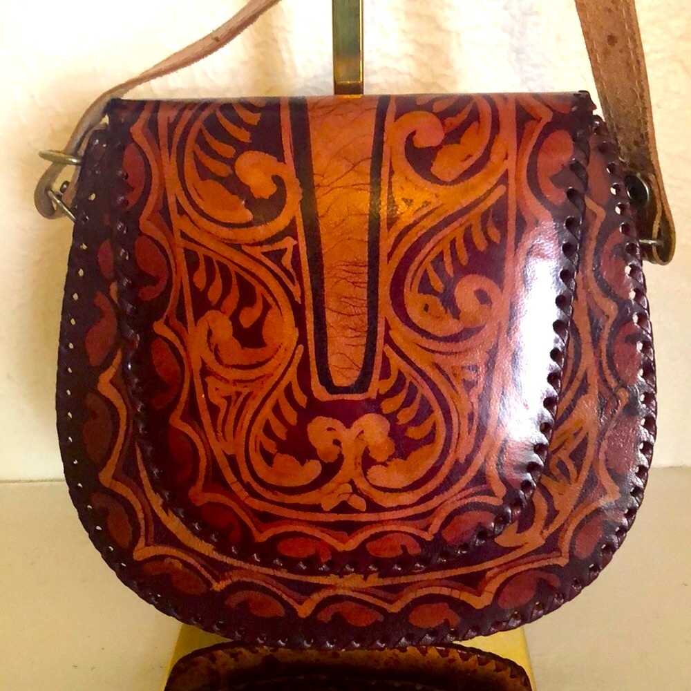 Ornate Brown Leather Crossbody Bag with Floral Detailing - Picture 3 of 9